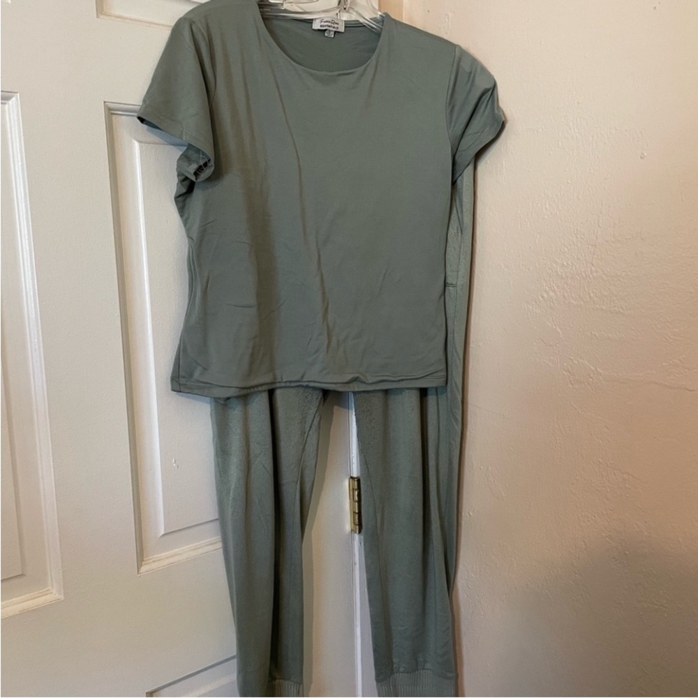 SHEIN Green Top & Joggers Set